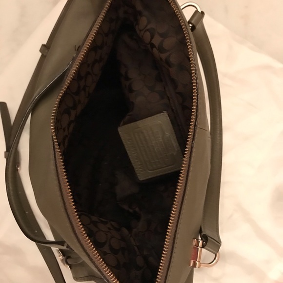 SOLD $49+! Coach Vintage Olive Purse - Picture 6 of 6